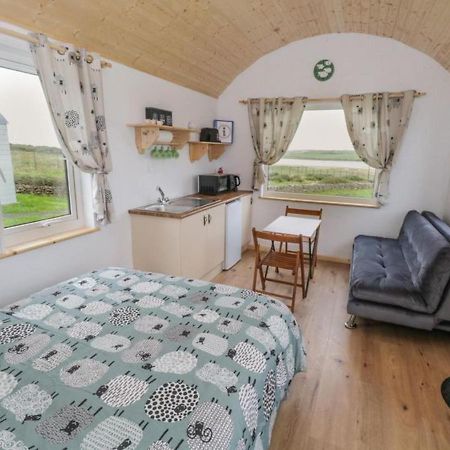 The Snuggly Sheep Shepherd Hut Farm Stay Ballyshannon Buitenkant foto