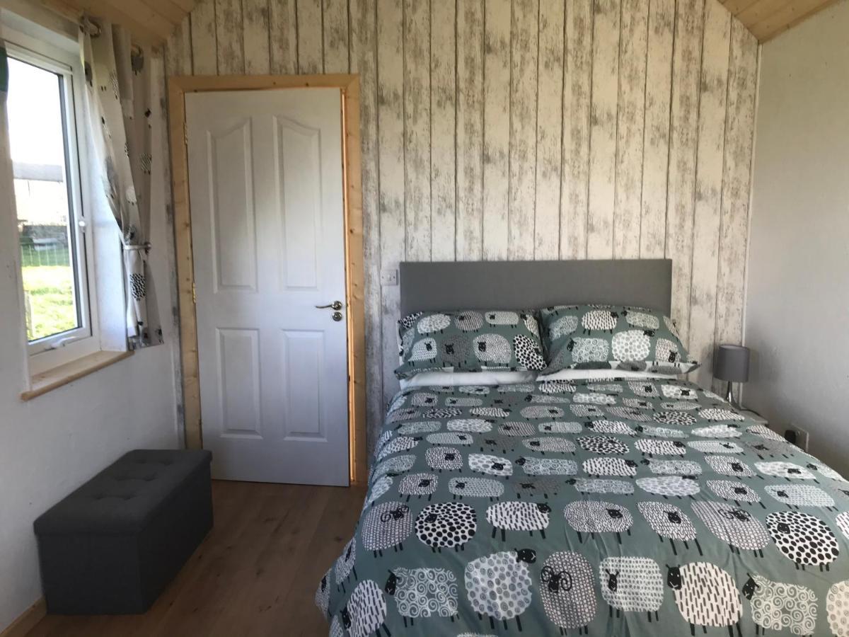 The Snuggly Sheep Shepherd Hut Farm Stay Ballyshannon Buitenkant foto